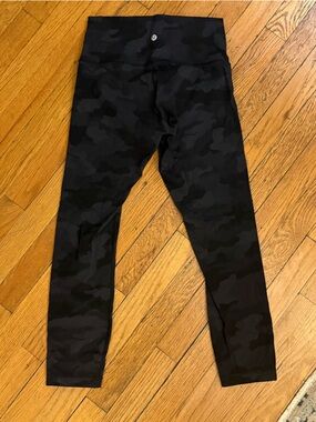 Lululemon High Rise Camo Crop 25”